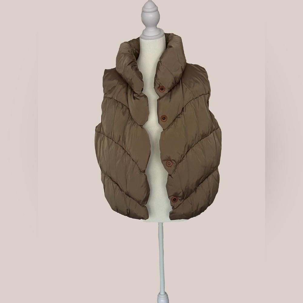 Ermanno Scervino cropped padded beige/camel vest, animal print lining.
